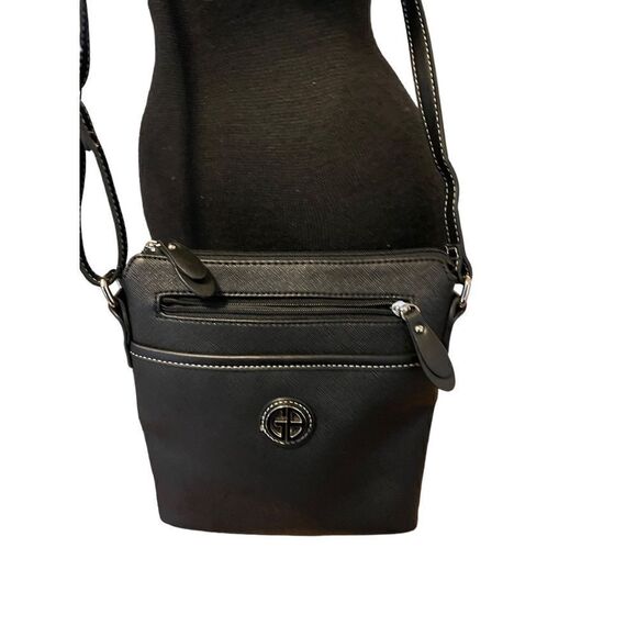 NWOTblack  GIANI BERNINI
Crossbody , - Picture 1 of 8